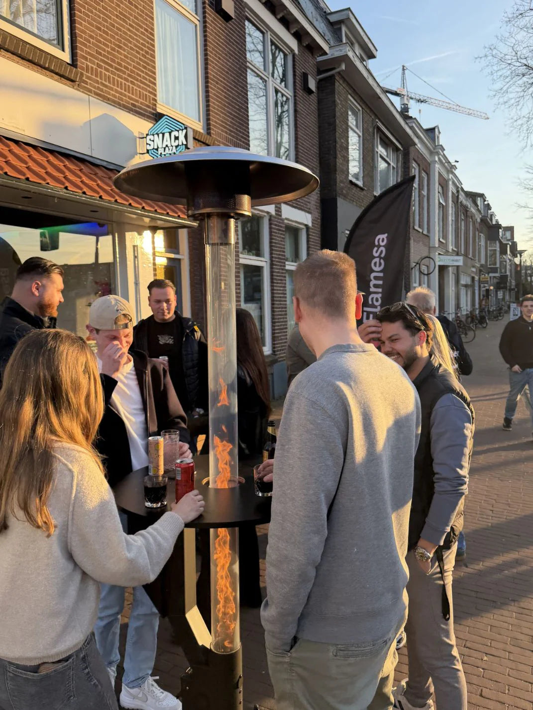 Flamesa Solaro – Chauffage de terrasse à pellets premium avec table