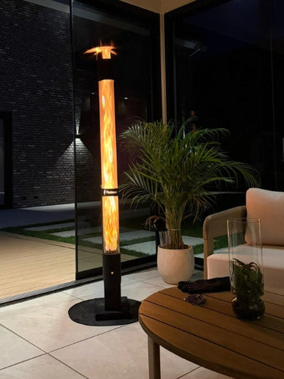 Sous notre terrasse couverte, l’ambiance est tout de suite différente.